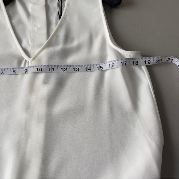 Jenni Kayne Ivory Crepe V-Neck Shell Sleeveless Top M NWT - Picture 7 of 13